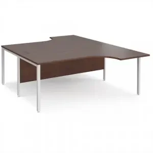 Maestro 25 back to back ergonomic desks 1800mm deep – white bench leg frame, walnut top