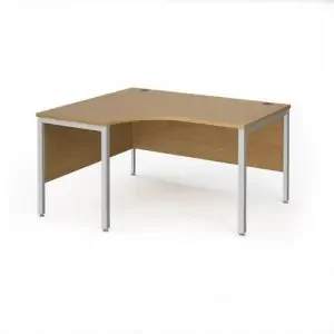 Maestro 25 left hand ergonomic desk 1400mm wide – silver bench leg frame, oak top