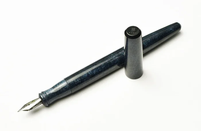 Model 65 Stabilis Fountain Pen – Diamondcast Blue